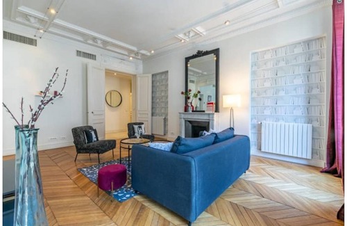 Champs-Elysees Apartment | 113 m² Apartment ∙ 2 bedrooms ∙ 4 guests