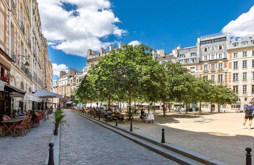 Paris City Center Apartment | 117 m² Apartment ∙ 4 bedrooms ∙ 10 guests