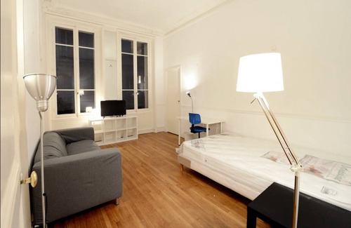 17th Arrondissement Resort | 120 m² Private room ∙ 1 bedroom ∙ 1 guest