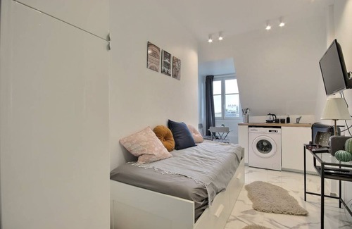 Neuilly-sur-Seine Apartment | 13 m² Apartment ∙ 1 guest