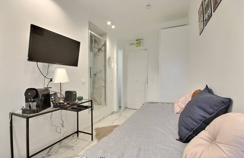 Neuilly-sur-Seine Apartment | 13 m² Apartment ∙ 1 guest