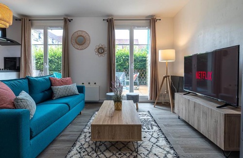 Serris House | 130 m² House ∙ 3 bedrooms ∙ 11 guests
