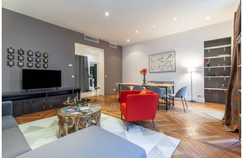 Champs-Elysees Apartment | 135 m² Apartment ∙ 3 bedrooms ∙ 6 guests
