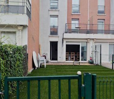 Aubervilliers House | 140 m² House ∙ 4 bedrooms ∙ 8 guests