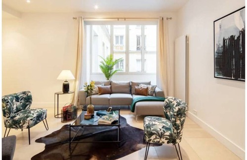 Champs-Elysees Apartment | 151 m² Apartment ∙ 4 bedrooms ∙ 9 guests