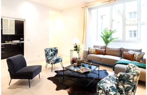Champs-Elysees Apartment | 151 m² Apartment ∙ 4 bedrooms ∙ 9 guests