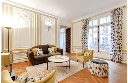 8th Arrondissement Apartment | 160 m² Apartment ∙ 3 bedrooms ∙ 6 guests