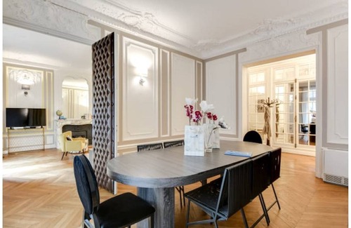 8th Arrondissement Apartment | 160 m² Apartment ∙ 3 bedrooms ∙ 6 guests