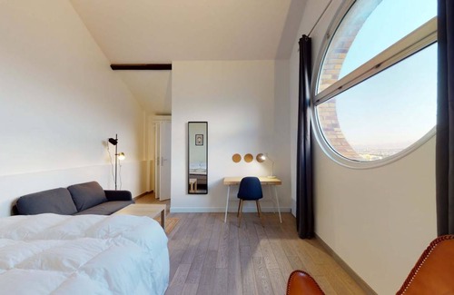 Suresnes Resort | 161 m² Private room ∙ 1 bedroom ∙ 2 guests