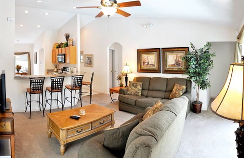 Thousand Oaks Villa | 163 m² Villa ∙ 4 bedrooms ∙ 8 guests