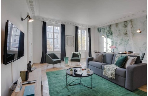 Quartier de la Porte-Saint-Denis Apartment | 183 m² Apartment ∙ 4 bedrooms ∙ 8 guests