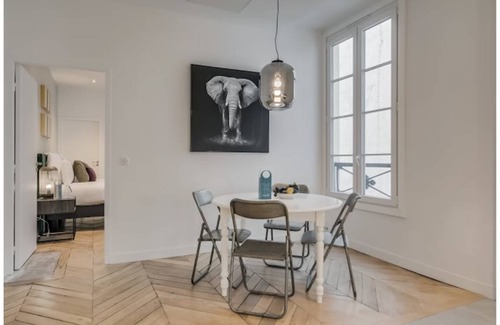 Quartier de la Porte-Saint-Denis Apartment | 183 m² Apartment ∙ 4 bedrooms ∙ 8 guests