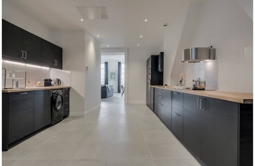 Quartier de la Porte-Saint-Denis Apartment | 183 m² Apartment ∙ 4 bedrooms ∙ 8 guests