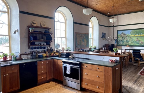 Grey Highlands House | 1870's stone schoolhouse close to hiking and skiing