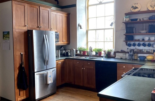 Grey Highlands House | 1870's stone schoolhouse close to hiking and skiing