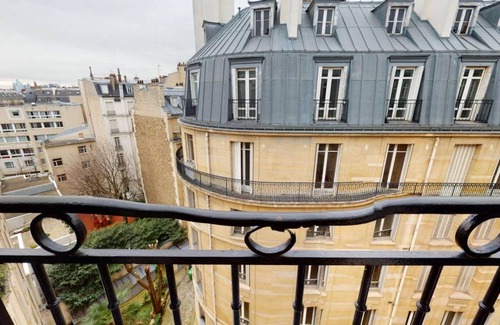 17th Arrondissement Resort | 193 m² Private room ∙ 1 bedroom ∙ 1 guest
