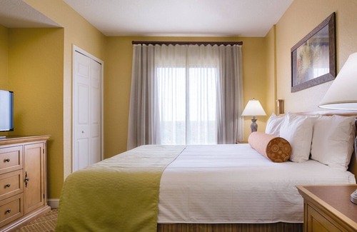 Lake Buena Vista Resort | 1BD/Orlando near Disney - Park Shuttle, 5 Pools, Waterslide, Game Room and more!