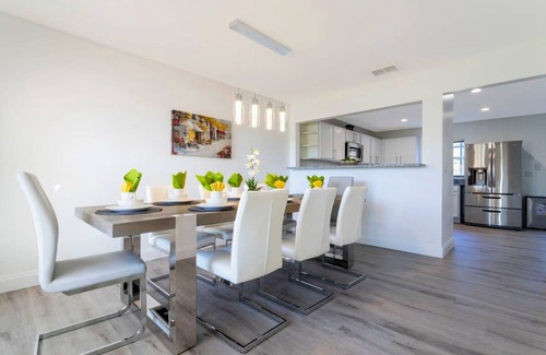 Lake Wilson Preserve House | 204 m² House ∙ 5 bedrooms ∙ 12 guests