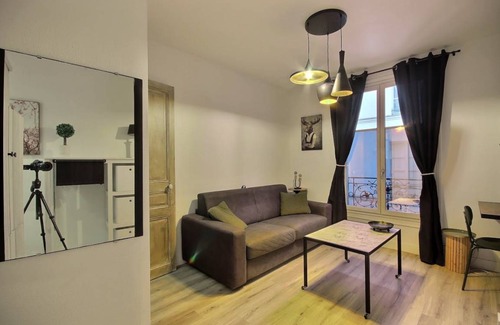 Saint-Germain-des-Pres Apartment | 21 m² Apartment ∙ 2 guests
