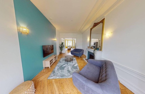 17th Arrondissement Resort | 228 m² Private room ∙ 1 bedroom ∙ 1 guest