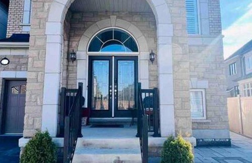 Oakville House | 229 m² House ∙ 4 bedrooms ∙ 10 guests