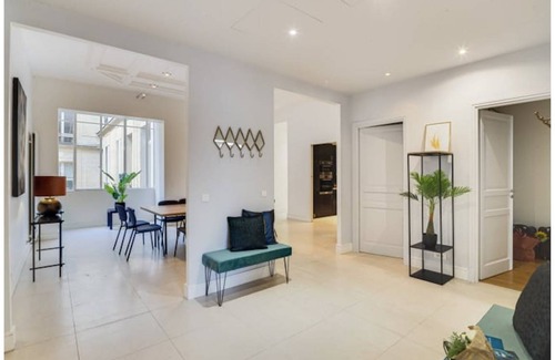Champs-Elysees Apartment | 230 m² Apartment ∙ 4 bedrooms ∙ 8 guests