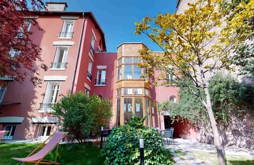 Suresnes Resort | 232 m² Private room ∙ 1 bedroom ∙ 2 guests