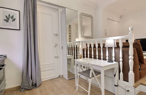 Neuilly-sur-Seine Apartment | 24 m² Apartment ∙ 1 guest