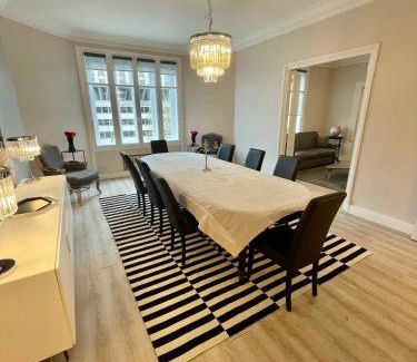 Ternes Apartment | 240 m² Apartment ∙ 4 bedrooms ∙ 10 guests
