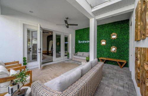 Courier City - Oscawana House | 241 m² House ∙ 3 bedrooms ∙ 10 guests