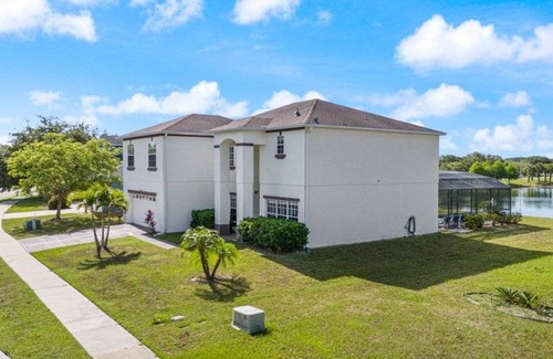 Crescent Lakes Villa | 247 m² Villa ∙ 6 bedrooms ∙ 12 guests