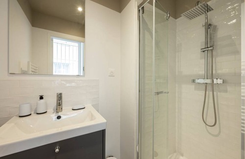 18th Arrondissement Resort | 248 m² Private room ∙ 1 bedroom ∙ 1 guest