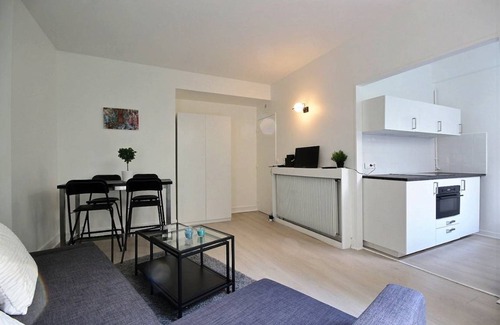 Neuilly-sur-Seine Apartment | 27 m² Apartment ∙ 2 guests