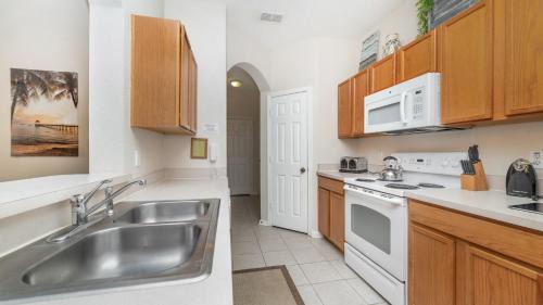 Windsor Hills House | 2774 Almaton #204