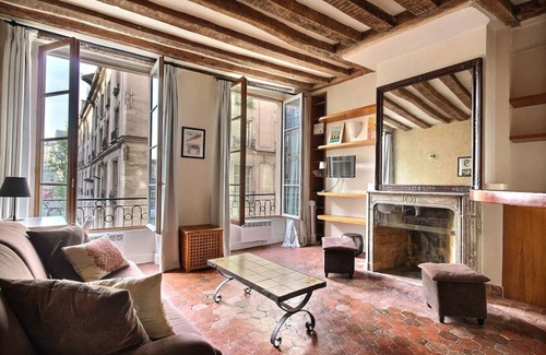 Saint-Germain-des-Pres Apartment | 28 m² Apartment ∙ 2 guests