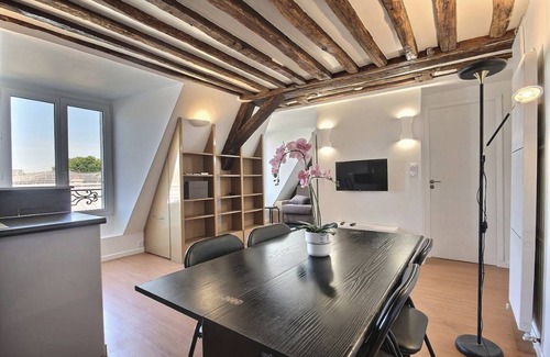 Saint-Germain-des-Pres Apartment | 28 m² Apartment ∙ 1 bedroom ∙ 2 guests