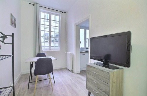 Saint-Germain-des-Pres Apartment | 28 m² Apartment ∙ 1 bedroom ∙ 2 guests