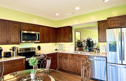 Siesta Key Condo | 2B/2B 1400sf Siesta Key Townhouse With Parking Garage Across From Public Beach