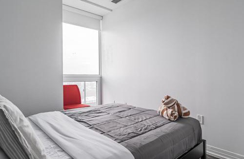 Garden District Apartment | 2BR Condo close to Eaton Center