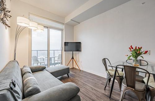 Garden District Apartment | 2BR Condo close to Eaton Center