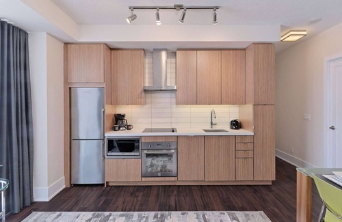 Toronto Entertainment District Apartment | 3 Bedroom/2 Bathroom Suite