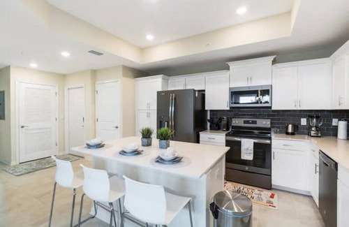 Kissimmee Apartment | 3 Bedrooms/2 Bathrooms/Storey Lake (4751-308 CT)