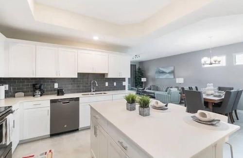 Kissimmee Apartment | 3 Bedrooms/2 Bathrooms/Storey Lake (4751-308 CT)