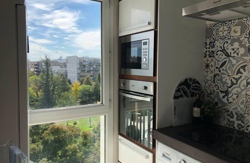 Saint-Denis Apartment | 3 bedrooms + Safe parking in Paris-Stade de France, FELLINI