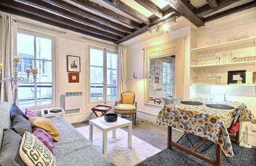 Les Halles Apartment | 30 m² Apartment ∙ 1 bedroom ∙ 2 guests