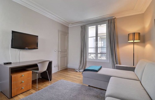 Neuilly-sur-Seine Apartment | 30 m² Apartment ∙ 2 guests