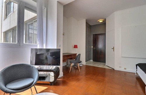 Champs-Elysees Apartment | 34 m² Apartment ∙ 2 guests