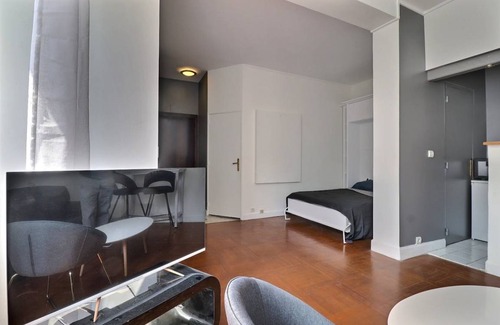 Champs-Elysees Apartment | 34 m² Apartment ∙ 2 guests