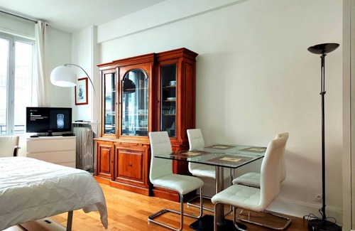 Champs-Elysees Apartment | 39 m² Apartment ∙ 2 guests