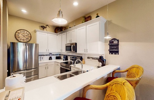 Bahama Bay Condo | 3rd floor condo w/sauna, tennis court, shared pools, gym, balcony